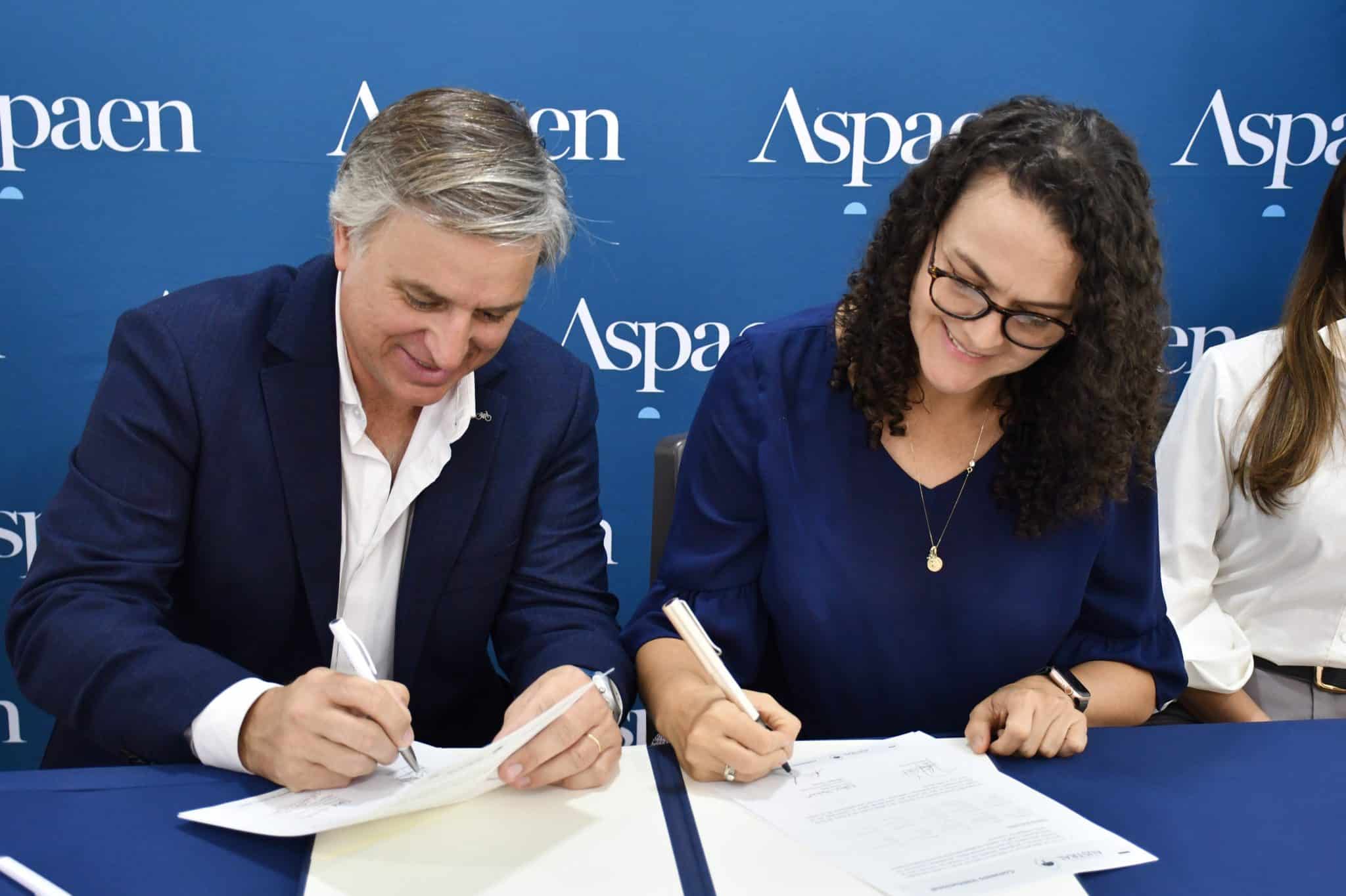 Aspaen Barranquilla firma convenio con la Universidad Austral de Argentina